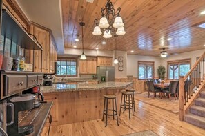 House, Ensuite (Bridgeway House ) | Shared kitchen