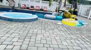 حمّام سباحة خارجي، حمّام سباحة مُدفَّأ