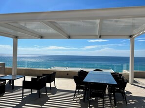 Outdoor dining - Luxurious Three Bedroom Oceanfront Penthouse in Cabo (San José del Cabo)