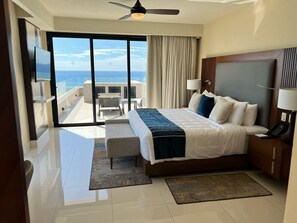 3 bedrooms, iron/ironing board, WiFi, bed sheets - Luxurious Three Bedroom Oceanfront Penthouse in Cabo (San José del Cabo)