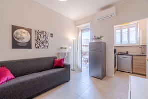 Flat-screen TV - GuestHost - Santa Rita Functional Flat x4 with Balcony (Torino)