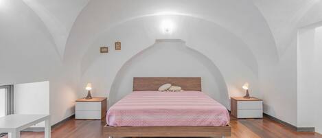 1 soverom, strykejern/-brett, wi-fi og sengetøy