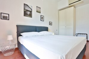 2 slaapkamers, een strijkplank/strijkijzer, wifi, beddengoed