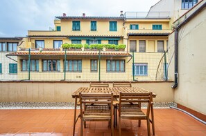 屋外ダイニングエリア