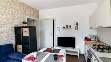 Frigorifero, forno, piano cottura, pentole/stoviglie/utensili