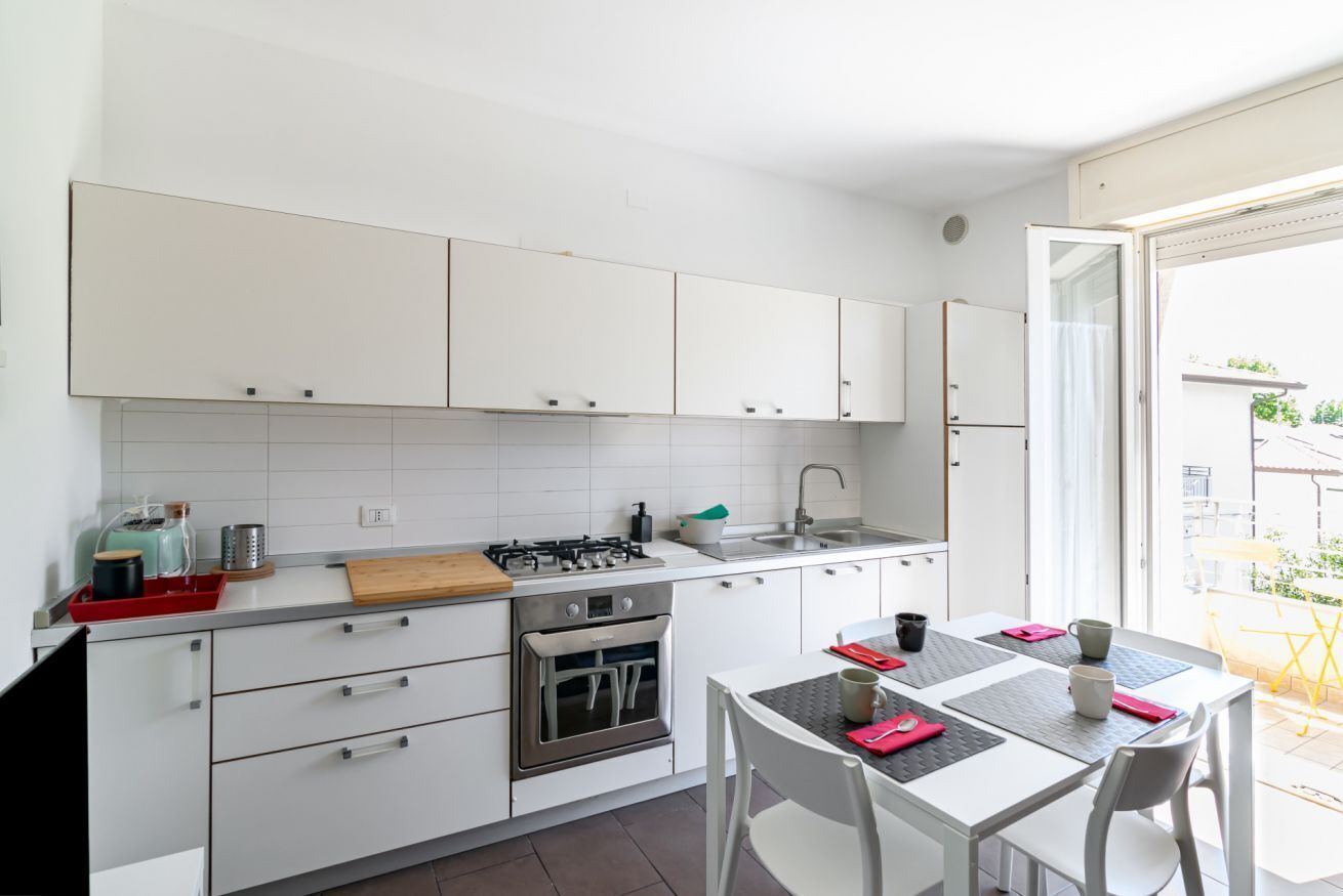 Fridge, oven, stovetop, cookware/dishes/utensils