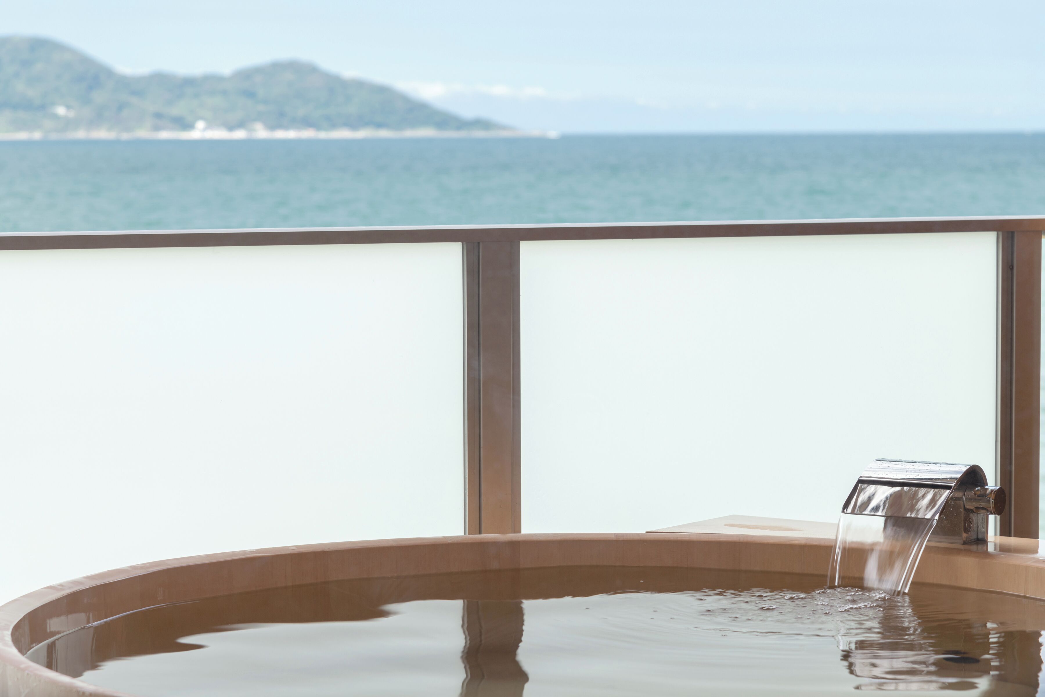 露天風呂付  スイート (ツイン) 禁煙 | バスルーム | シャワー、バスアメニティ (無料)、ヘアドライヤー、タオル