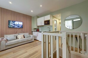 Een televisie en een kantoor