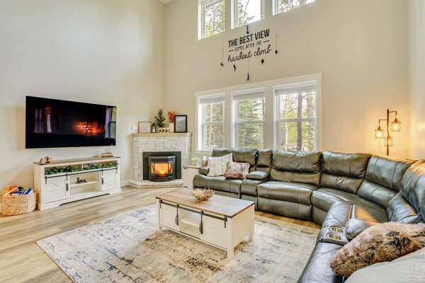 Spacious Donnelly Family Home W/ Private Hot Tub! - Tamarack Ski Resort, ID