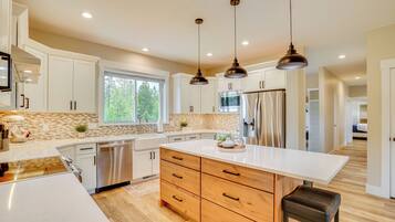 House (4 Bedrooms) | Interior