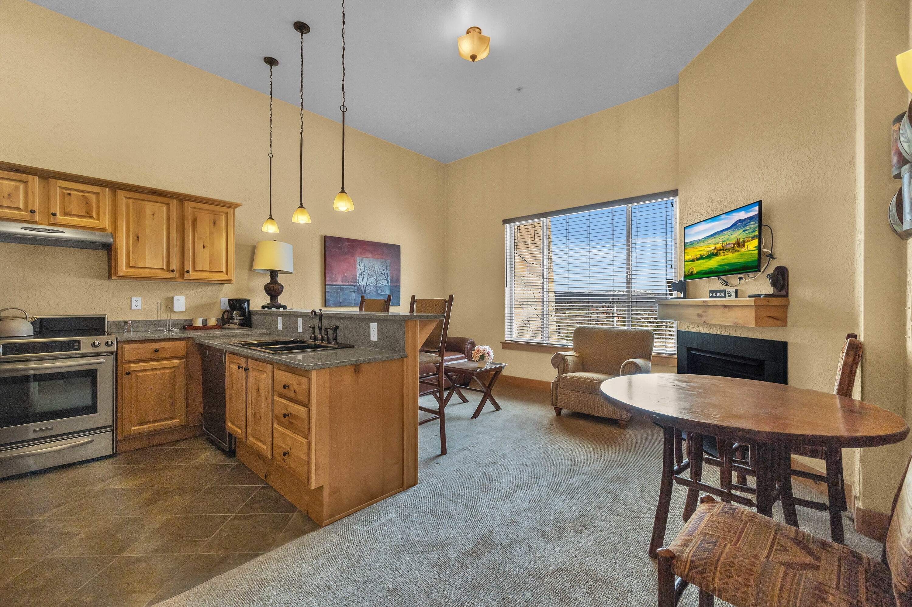 1BR Suite Canyon Village Condo -Walk to Lift!