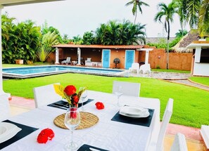 Outdoor dining - Villa Jeff & Jyps, 2 bedrooms, swimming-pool, 2 min walk from the beach (Las Galeras)