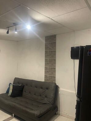 Living area - Cercania a los Ejecutivos- Estadio Jaime Moron, Pista de Atletismo (Cartagena)