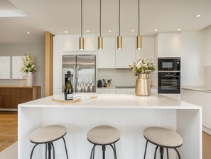 Kühlschrank, Mikrowelle, Ofen, Geschirrspüler