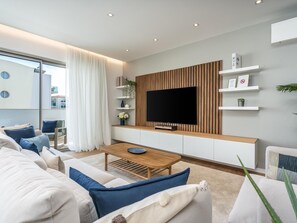 TV - Luxury and Comfort Next to the Center (Lagos)
