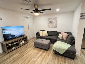 Una Smart TV, libros