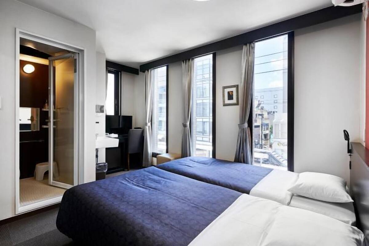 Pillowtop beds, desk, WiFi (free), bed sheets