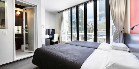 Deluxe Twin Room | Tilam berlapik, meja, Wi-fi percuma, cadar katil