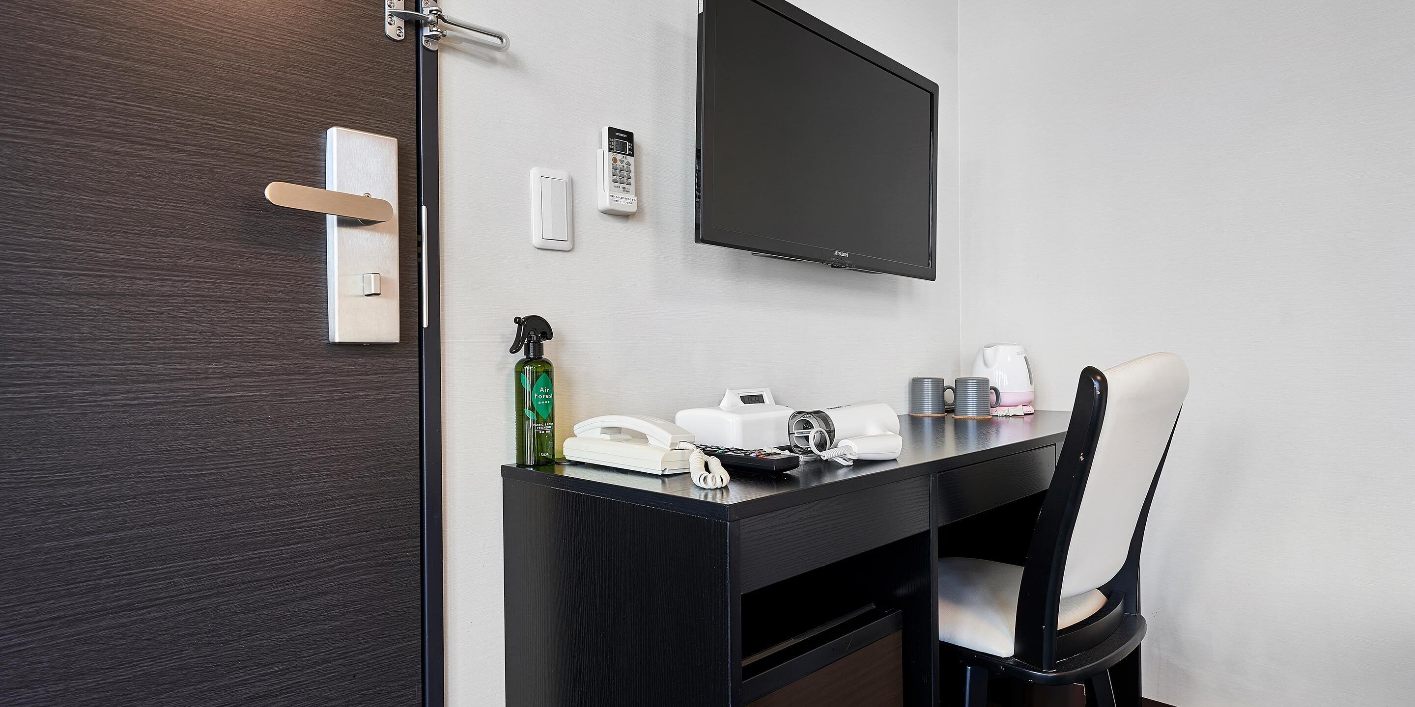 Quarto duplo standard | Camas com colchões pillow-top, escrivaninha, Wi-Fi de cortesia