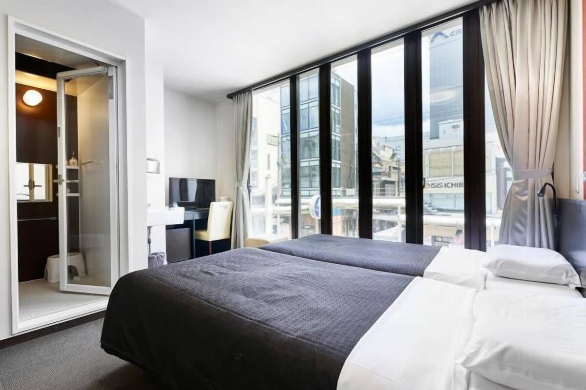 Lit avec matelas à plateau-coussin, bureau, accès au Wi-Fi (inclus)