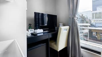 Deluxe Twin Room | Pillowtop beds, desk, free WiFi, bed sheets