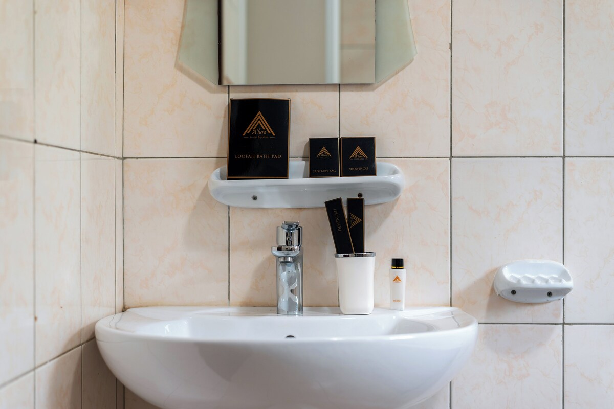 Bathroom | Separate tub and shower, rainfall showerhead, free toiletries
