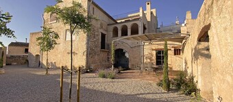 Agréable maison de village, jardin. Piscine privée