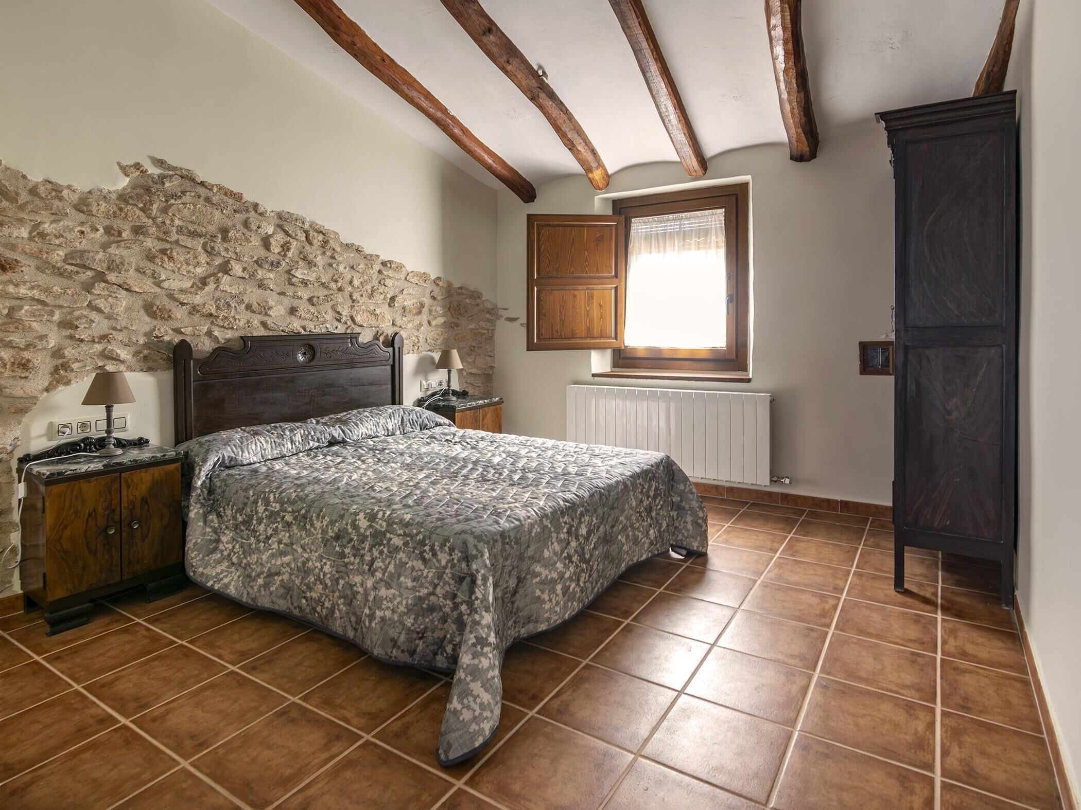 6 bedrooms, iron/ironing board, Internet, bed sheets