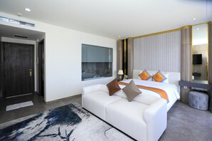 Hypo-allergenic bedding, down duvets, minibar, in-room safe - CGP Luxury Hotel Hoi An (Da Nang)