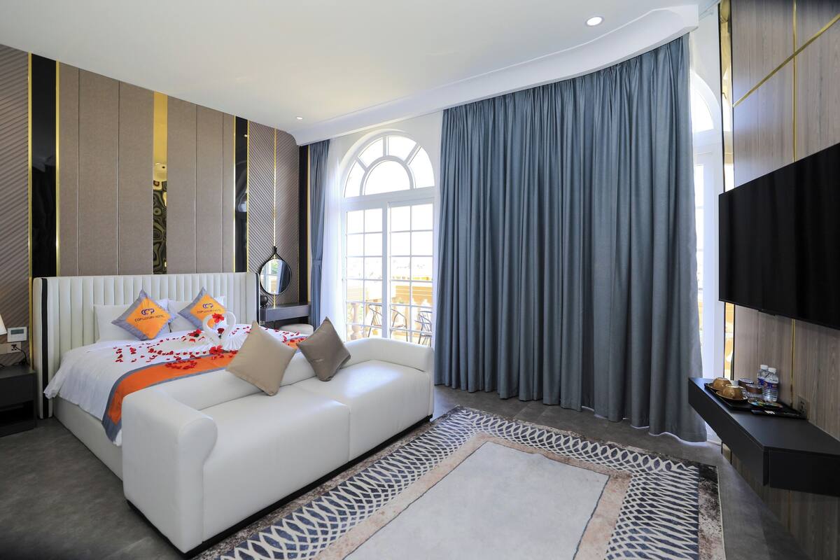 Exclusive Room, Bathtub, City View | View from room