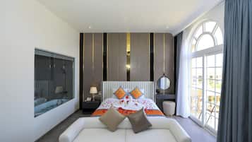 Phòng Exclusive, bồn tắm, quang cảnh thành phố | Bộ đồ giường kháng dị ứng, chăn bông, minibar, két bảo mật tại phòng