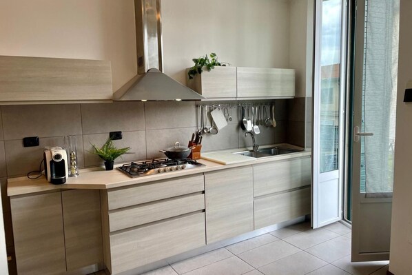 Oven, stovetop, dishwasher, coffee/tea maker