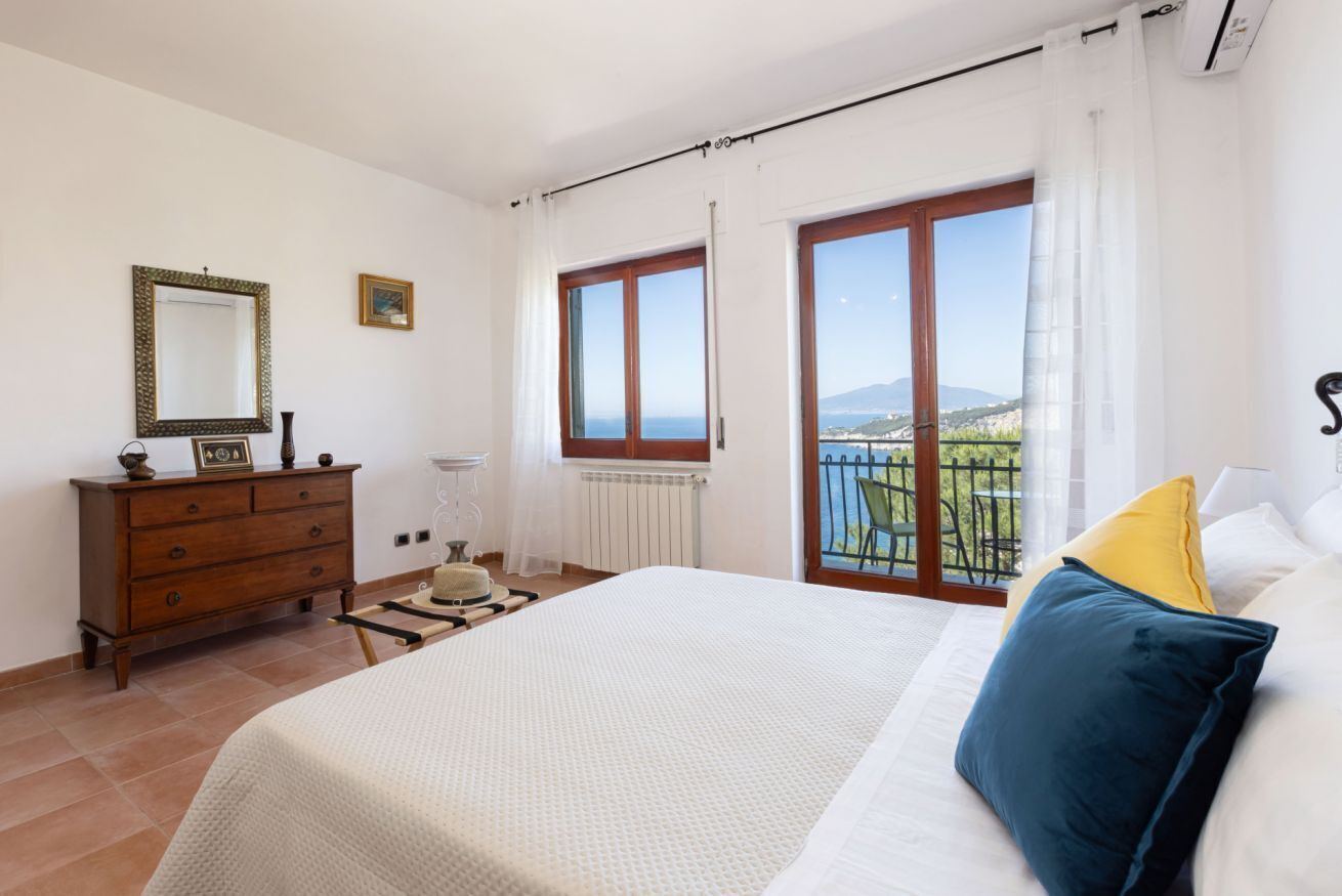 3 camere, una cassaforte in camera, una scrivania, ferro/asse da stiro