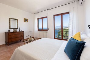 3 slaapkamers, een kluis op de kamer, een bureau