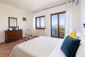 3 bedrooms, in-room safe, desk, iron/ironing board