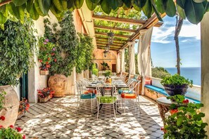Outdoor dining - MyExclusiveItaly - Lux Historic Villa with Pool & Amalfi Coast View (Positano)