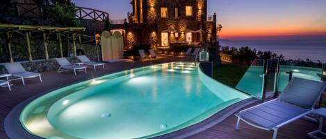 Et oppvarmet basseng