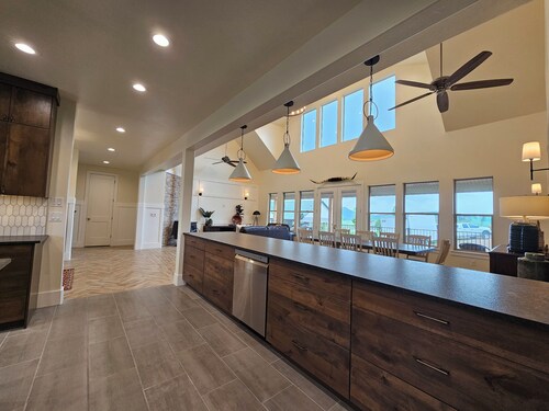 New listing! Hanson House- 9 bed 7.5 bath Sleeps 35. 1/2 Acre Grass Yard