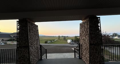 New listing! Hanson House- 9 bed 7.5 bath Sleeps 35. 1/2 Acre Grass Yard