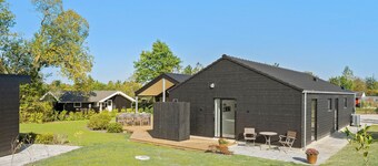 Awesome home in Fårvang with sauna