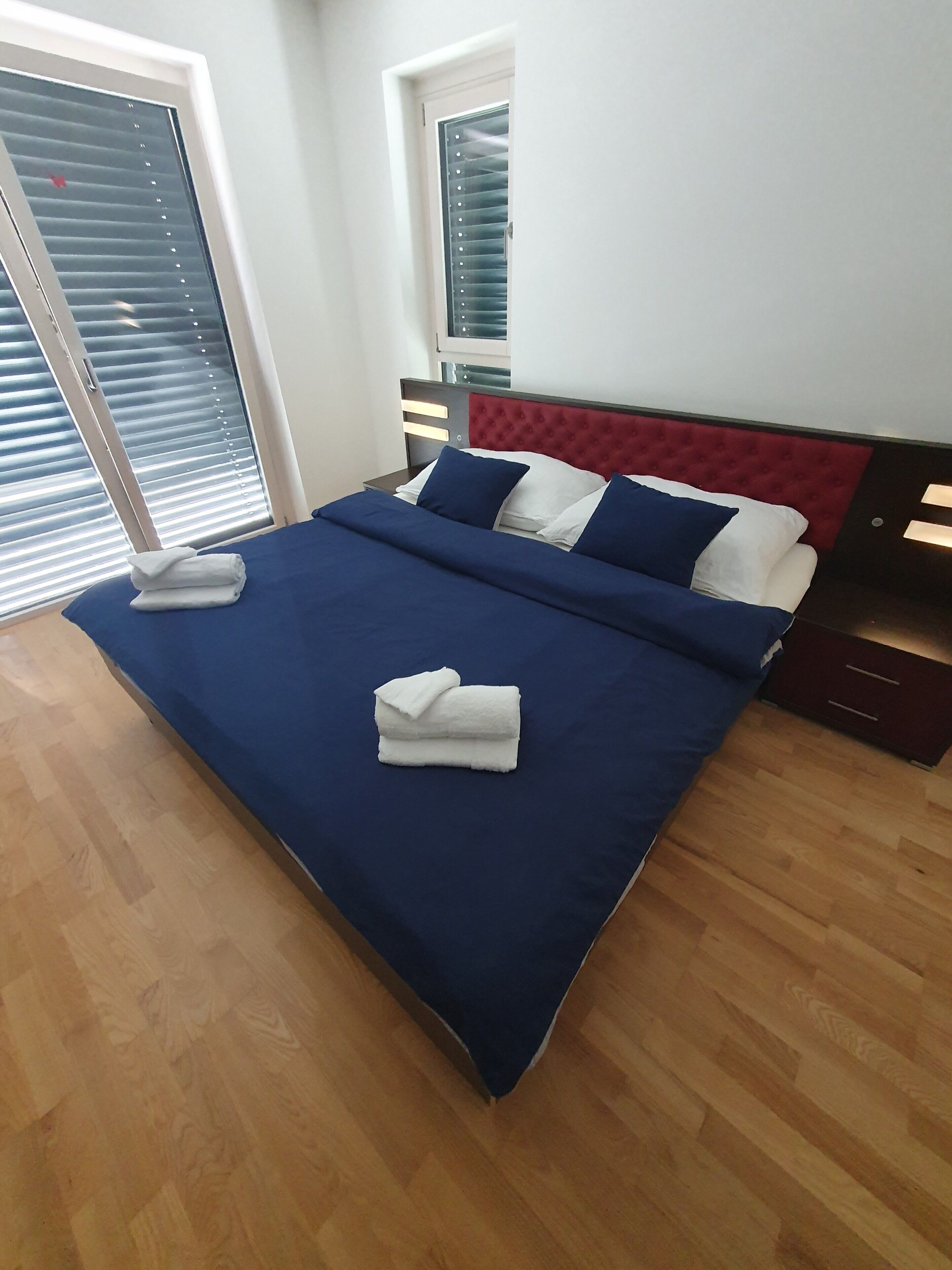 3 habitaciones, escritorio, tabla de planchar con plancha y wifi gratis 