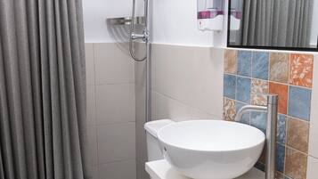 Pyyhkeet, saippua, vessapaperi