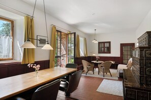 Dining - Apartment 'Ferienwohnung Hof Luisenau Seeweide' with Private Garden and Wi-Fi (Temmen-Ringenwalde)