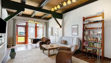 Fernseher, Tischtennisplatte