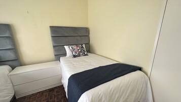 3 chambres, fer et planche à repasser, Wi-Fi, draps fournis