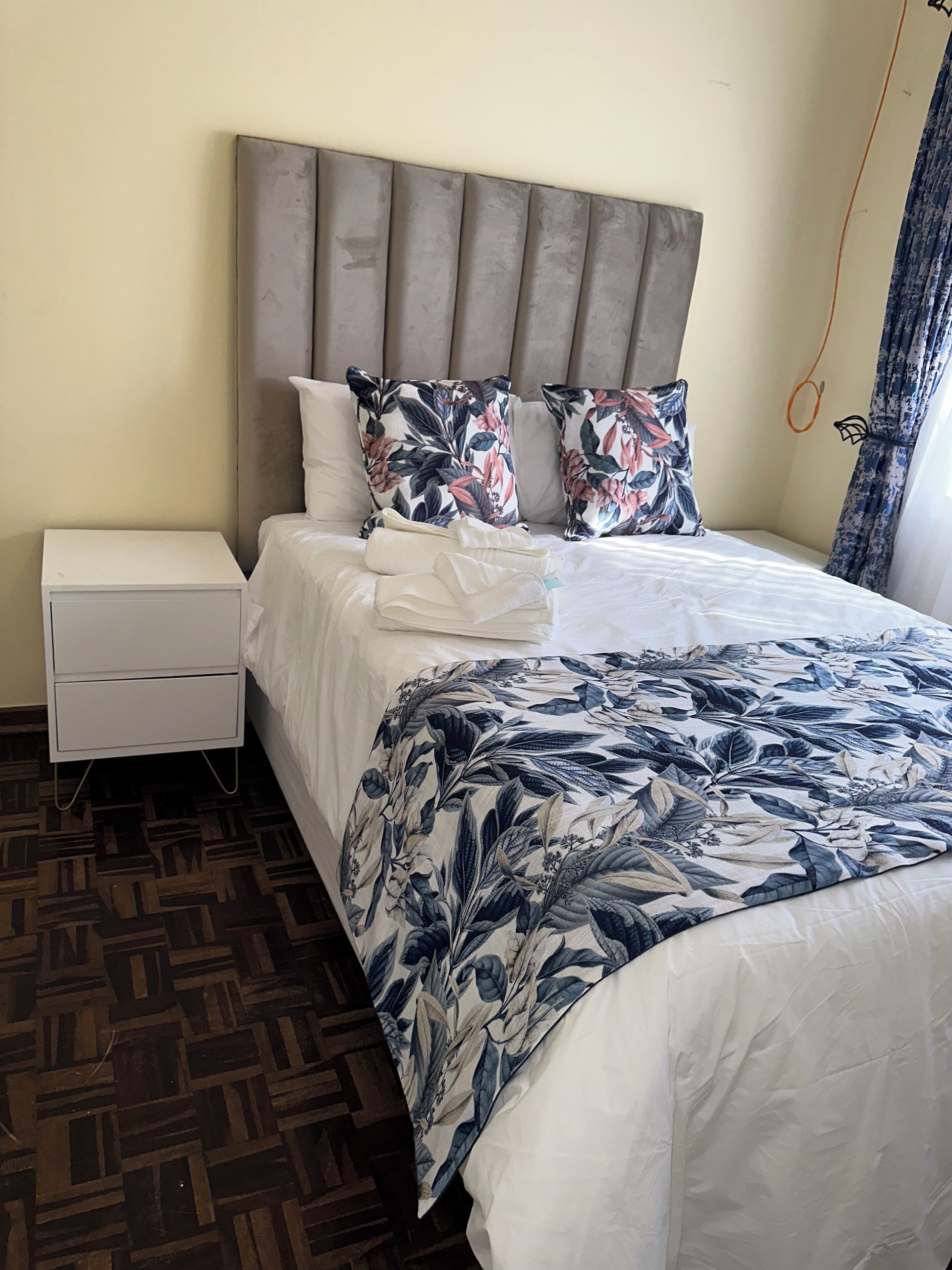 3 chambres, fer et planche à repasser, Wi-Fi, draps fournis