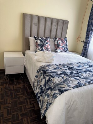 3 chambres, fer et planche à repasser, Wi-Fi, draps fournis