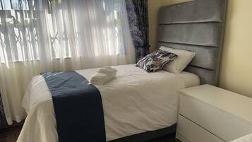 3 chambres, fer et planche à repasser, Wi-Fi, draps fournis