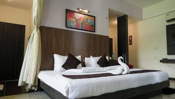 Ropa de cama de alta calidad, muebles diferentes y escritorio