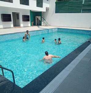 Outdoor pool - Anupam Resort (Ramnagar)